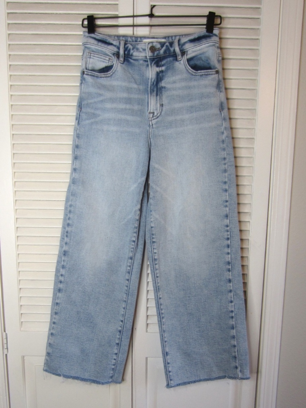 Hidden Cropped Wide-Leg Jean in Light Wash - Size 26 - Picture 4 of 7
